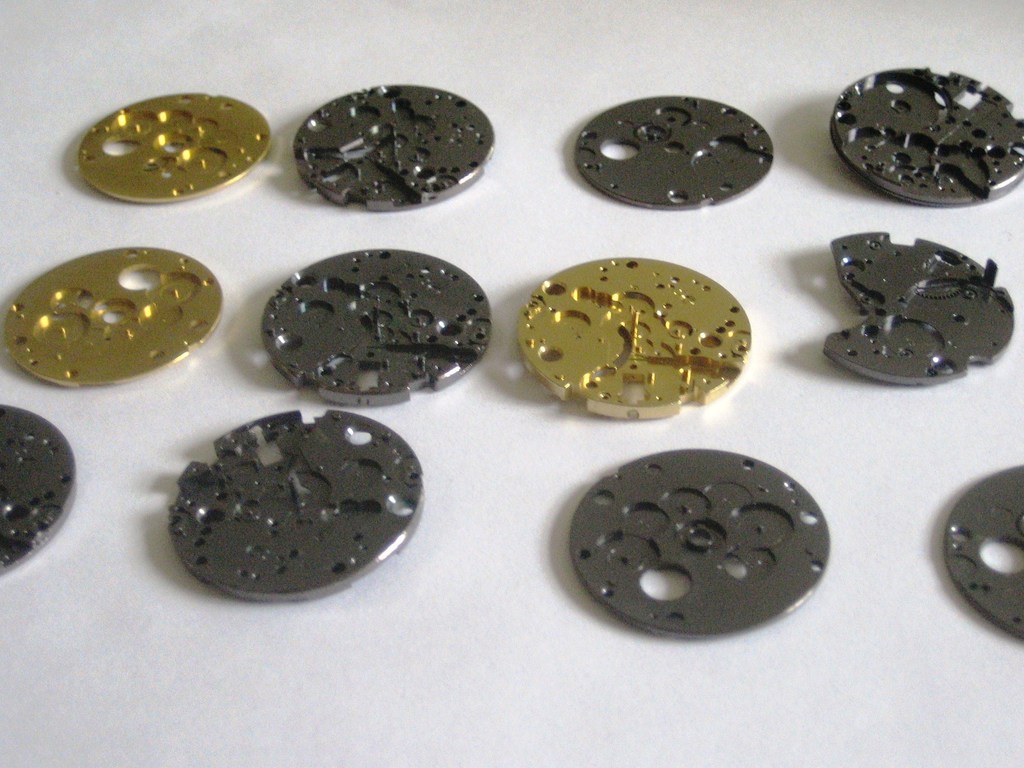 提供七彩水钻塑料镀膜加工