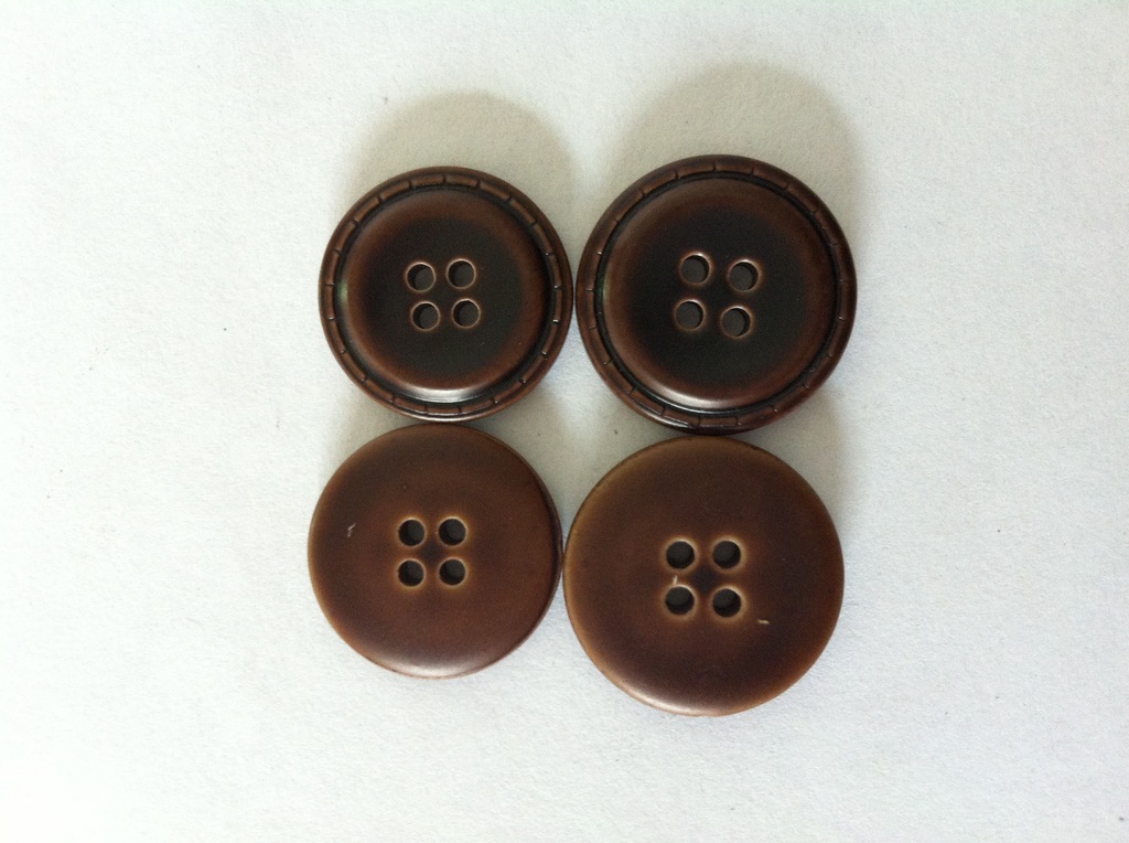 供应18mm仿皮塑料纽扣 喷漆纽扣