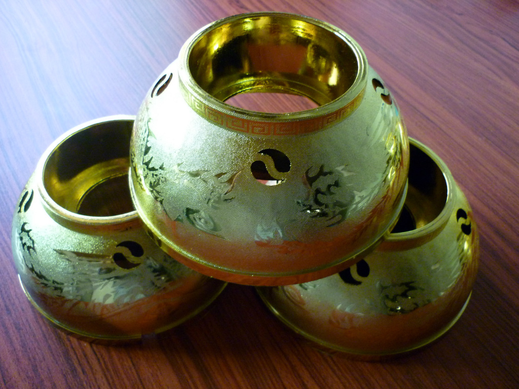 供应塑料镀金龙凤蜡烛底座插口内径7.8cm