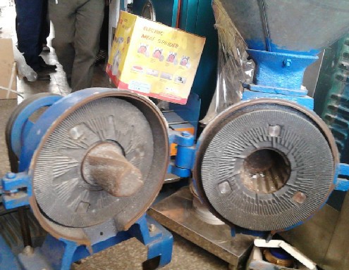 小钢磨,电动粉碎机,磨浆机,磨粉机,家用钢磨 电动磨浆机