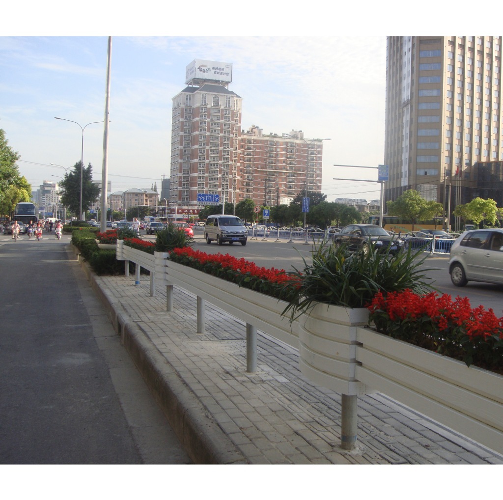 花槽 道路隔离花箱花槽 市政绿化 景观提升 花箱护栏 护栏花箱图片_5