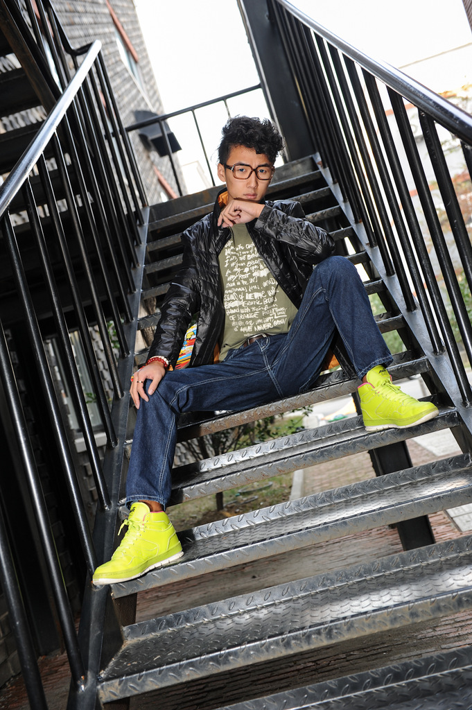 厂家直销 时尚休闲男式牛仔裤 经典牛仔男裤 广州男士牛仔裤批发