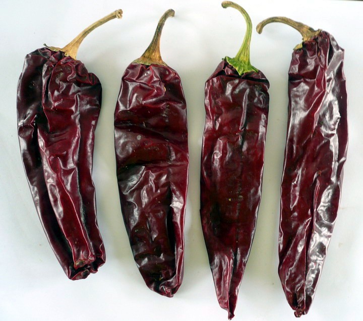 青岛同喜农产品供应2012年新疆甜椒干,水分小于16%,140-220 色价