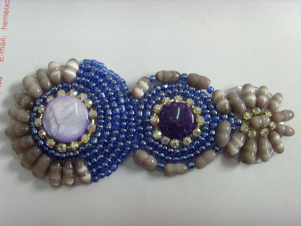 加工各类珠绣鞋面鞋花手工活缝珠