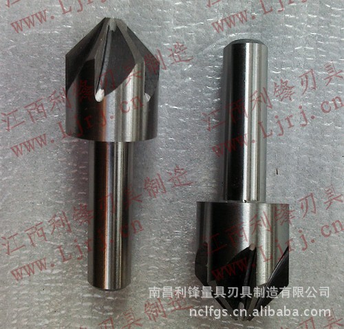 平底锪钻(英文名counterbore,其圆周和端面上各有3~4个刀齿,在已
