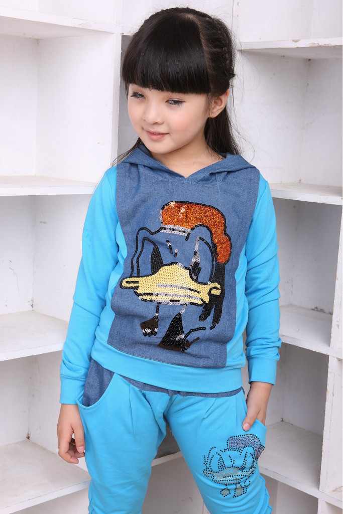 童套装-幻彩衣心湖州织里秋冬季韩版款运动女儿童唐老