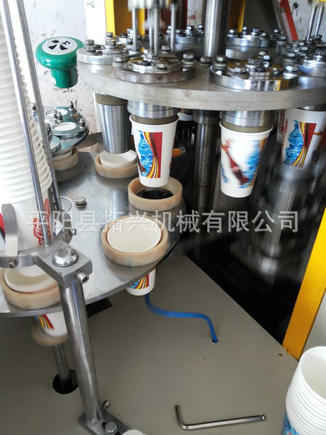 纸碗机在现代餐桌上的应用与趋势