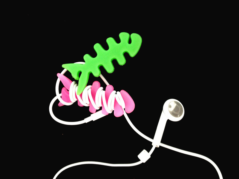 厂家直销彩色鱼骨绕线器 多色绕线器 硅胶收线器 小鱼绕线器