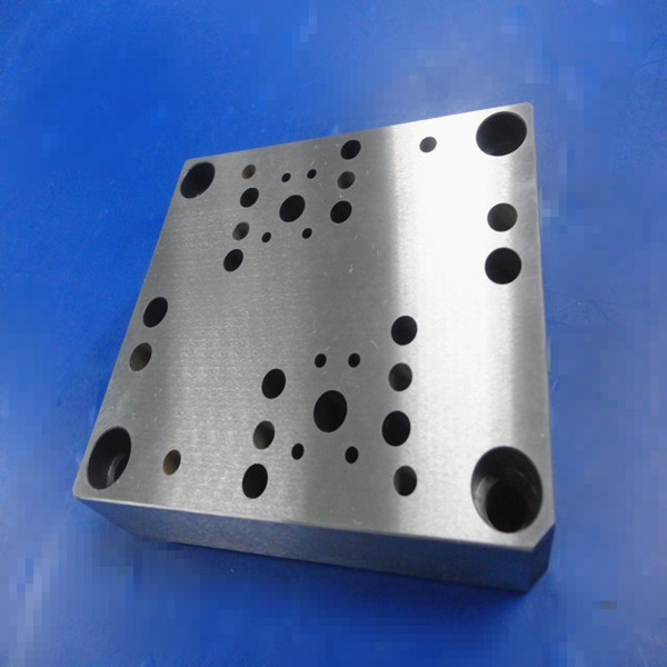 冲压模板类零件加工与生产