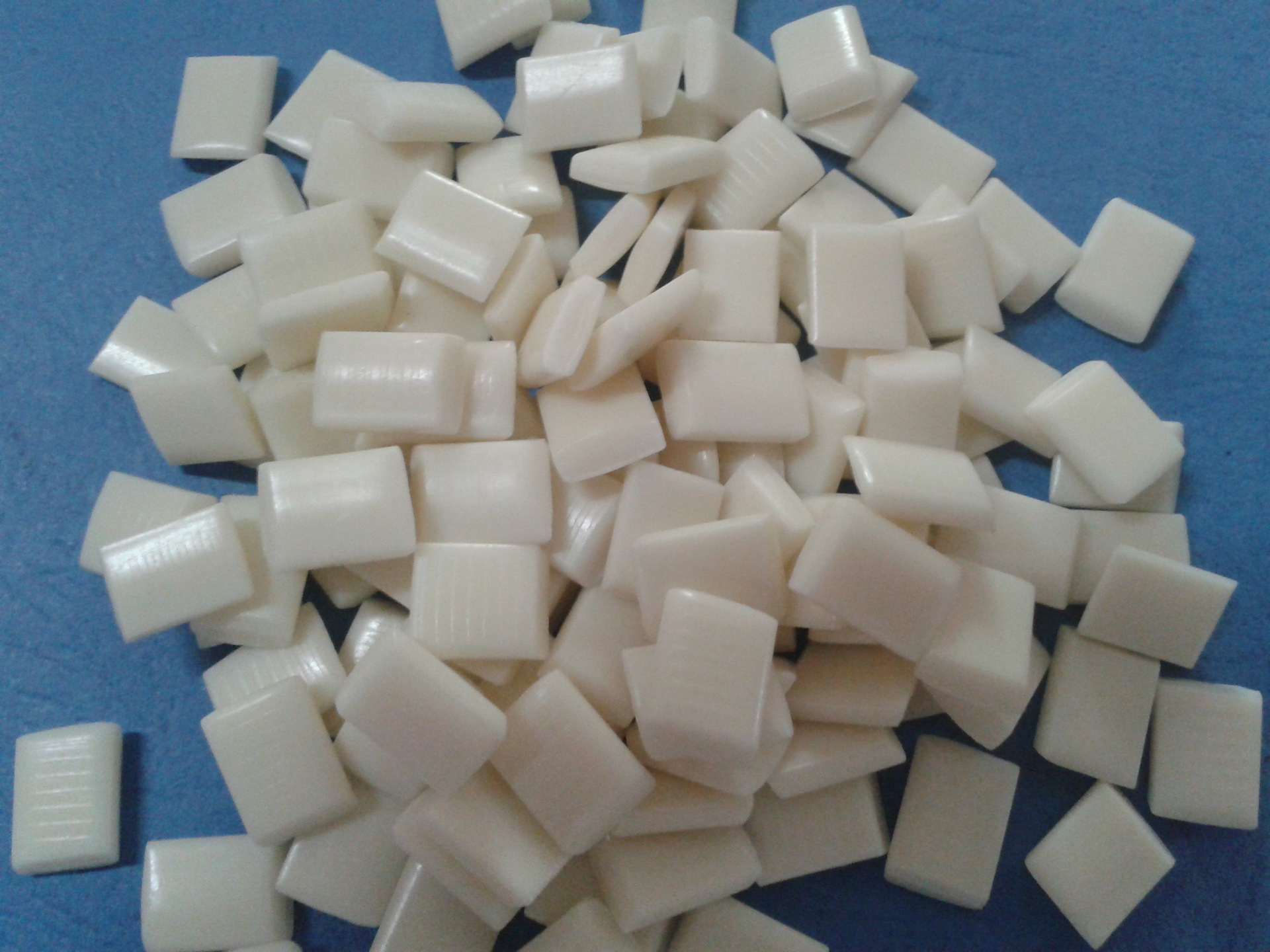 无线胶装机专用热熔胶乳白色胶粒装订机胶粒胶装机胶水厂家