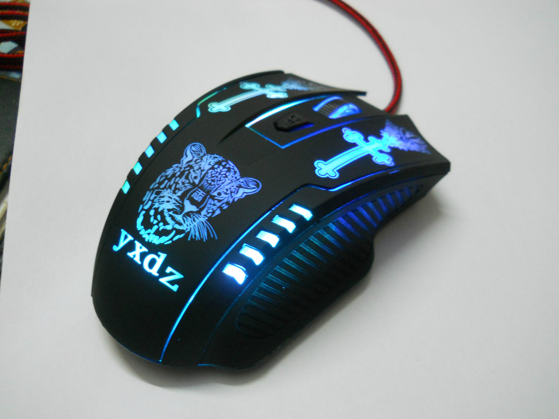 供应厂家直销牧马人同款游戏鼠标星河战舰x400高端雷雕游戏炫光鼠标