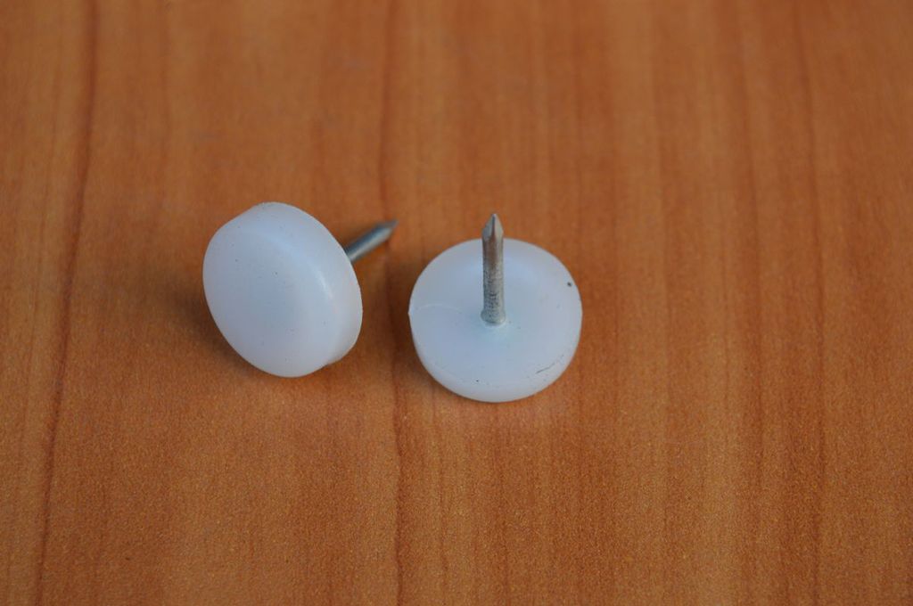 专业生产供应家具五金家具配件白脚钉脚钉带钉脚垫