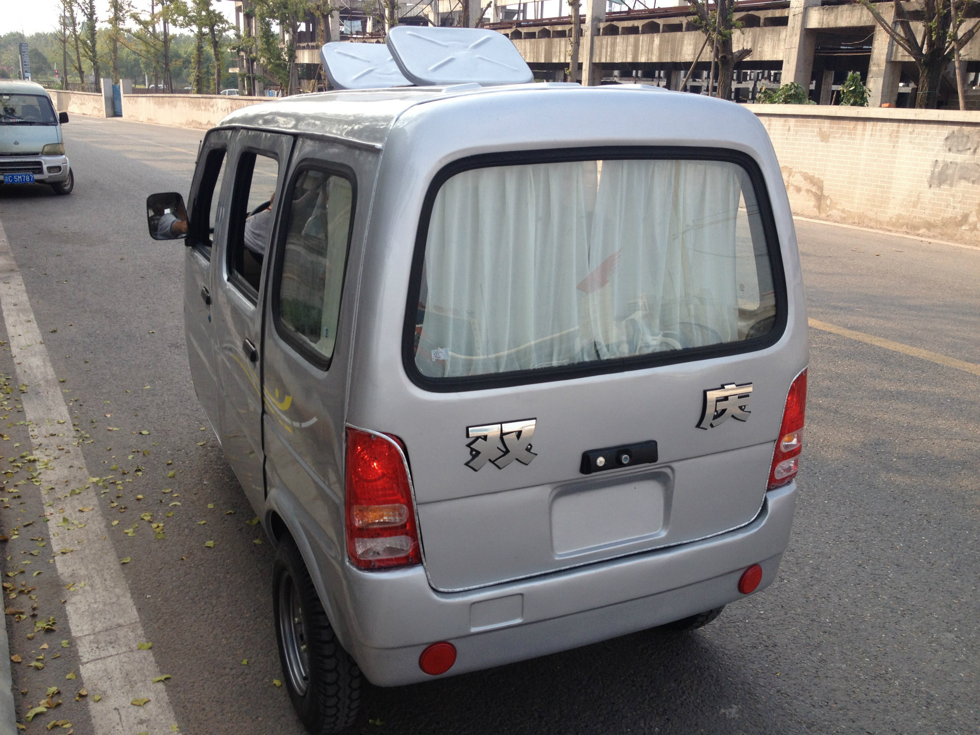 可上牌載客三輪摩托車 全封閉三輪摩托車 方向盤式三輪摩托車圖片_4