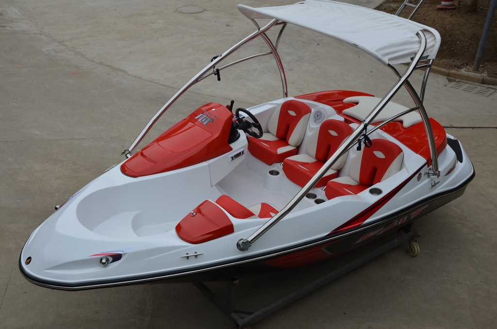 厂家直销1500cc4座高速快艇 2013新款出炉 200大马力高速者