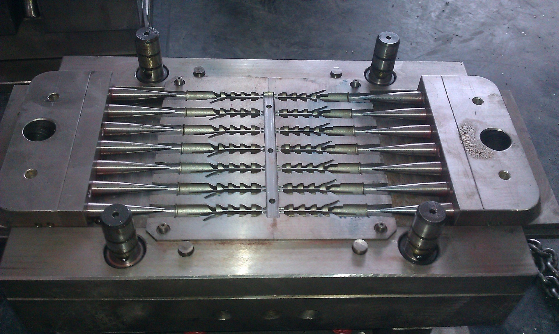 厂家直供出口塑料膨胀模具淬火模具尼龙膨胀模具pp膨胀模具