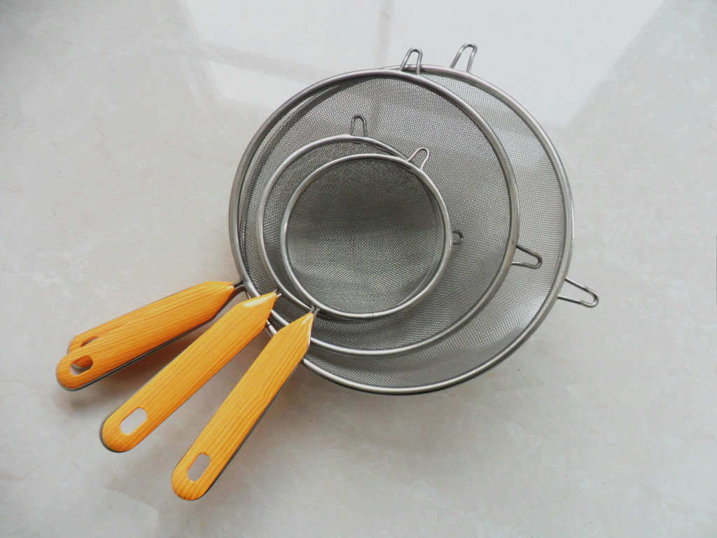 供应不锈钢油格,油漏,塑柄双耳油格