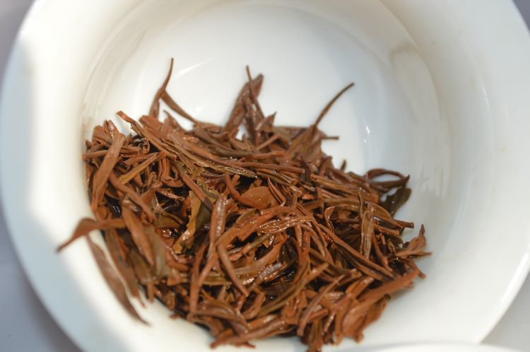 厂家生产销售细条型红茶 银霜 品种香 特种茶 耐泡小种红茶 包邮