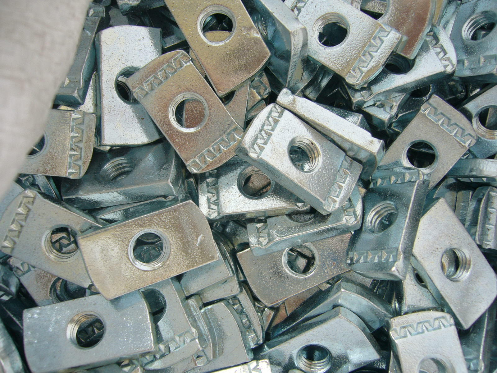 镀锌弹簧螺母 七齿五齿细齿防滑