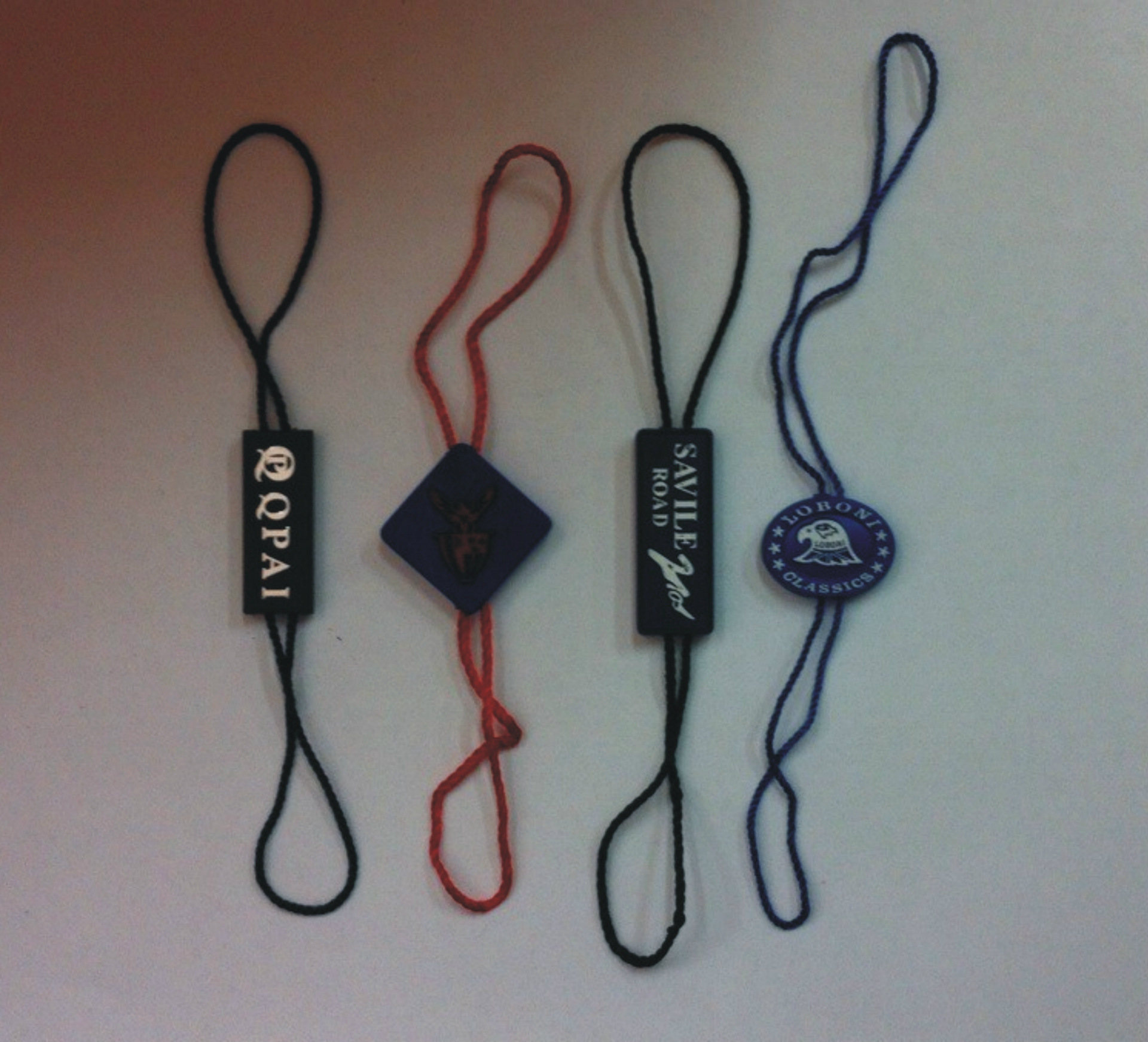 供应北京服装.挂牌吊粒