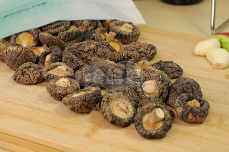 1(%) 水分≤ -(%) 品种 去脚香菇 厂家直销哈妈爱浙江新鲜去脚香菇