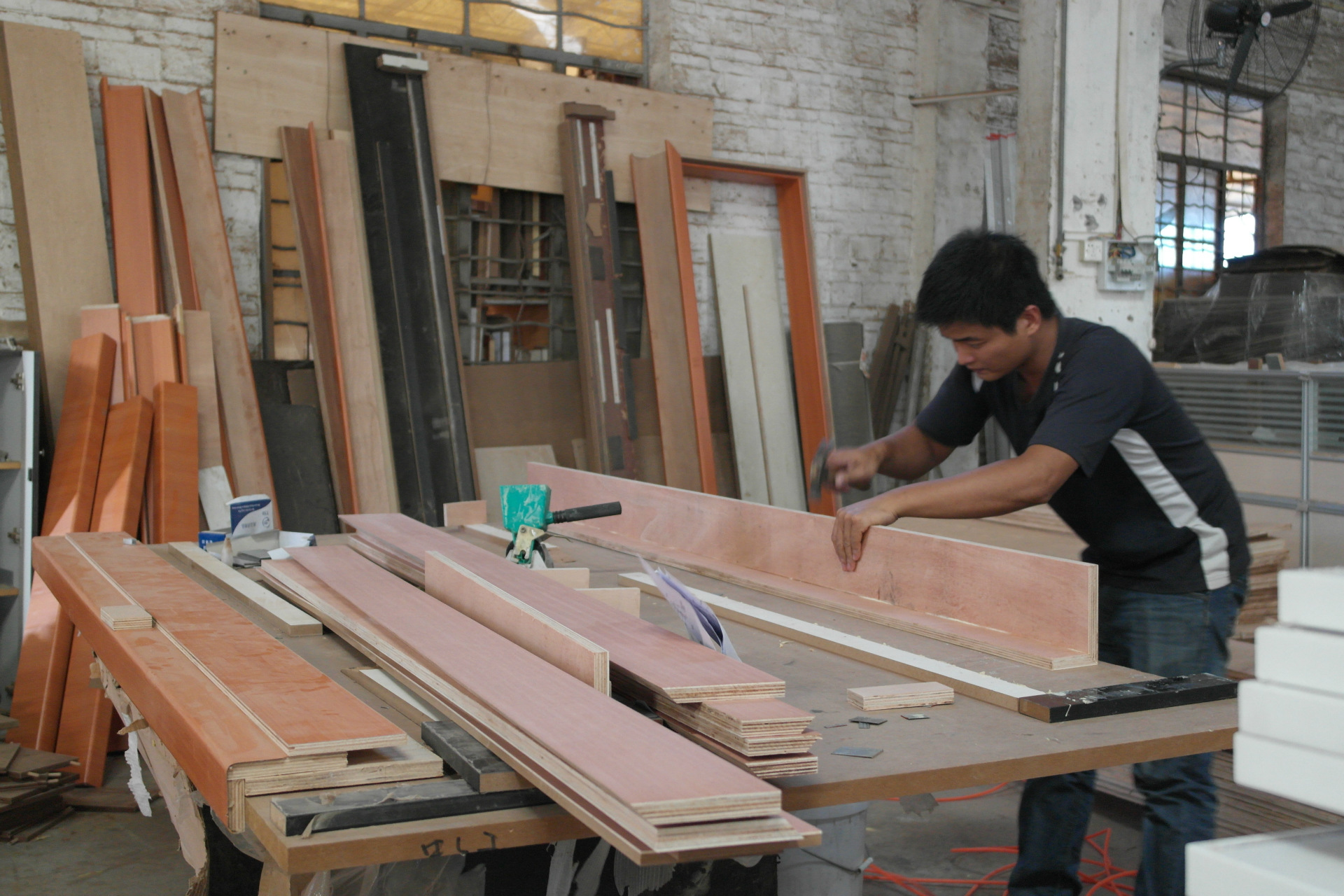 快捷酒店家具宾馆床锦江之星标间成套写字台床垫衣柜家具