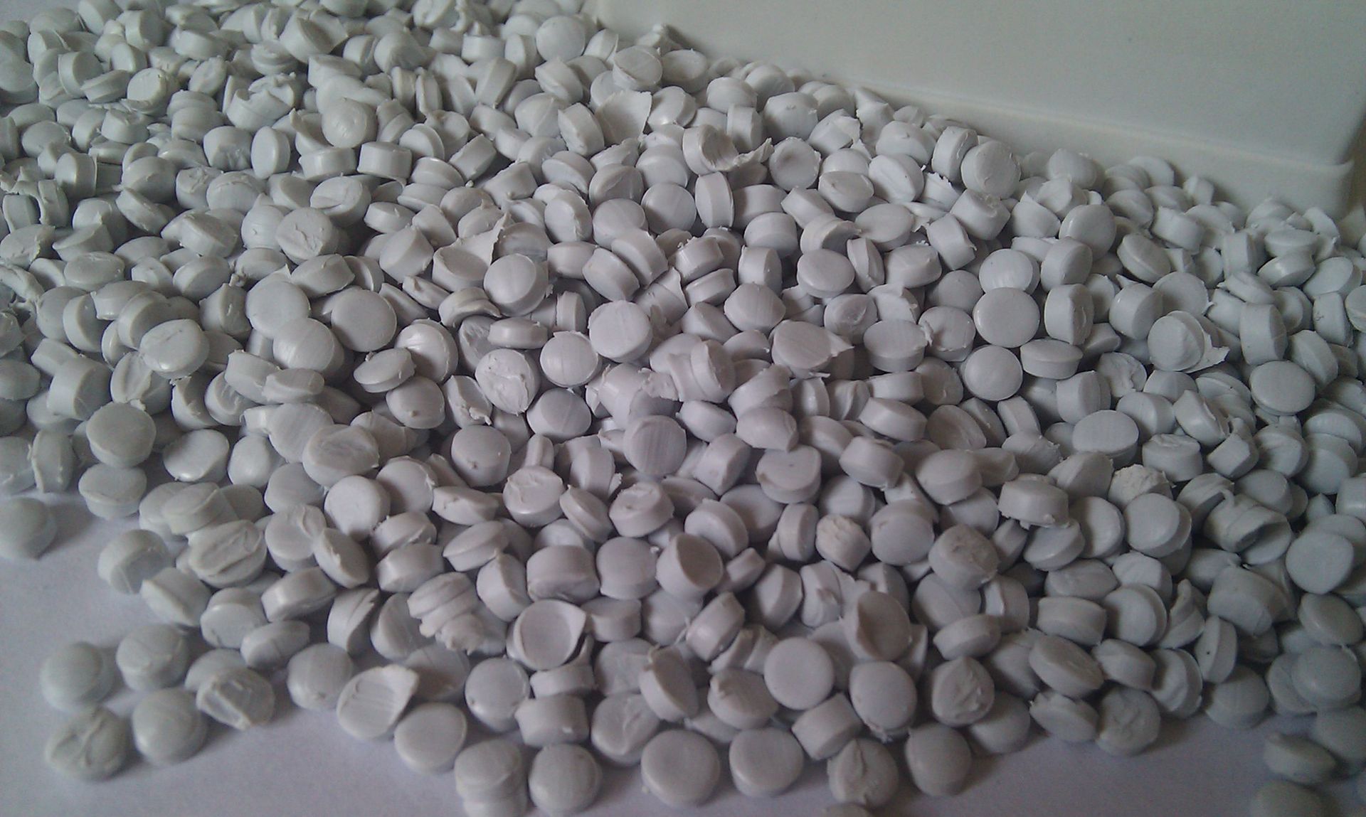 硬质pvc颗粒料 光泽润滑(注塑开关箱底盒线盒管件挤出型材)