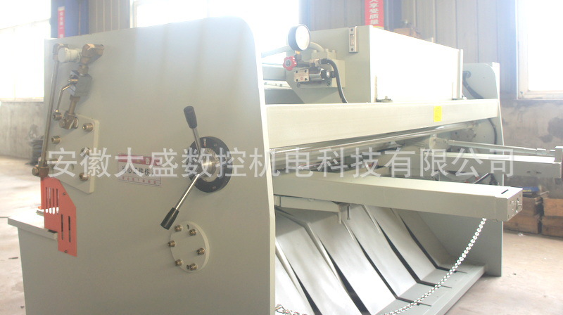 气动后托料液压剪板机【大盛机床祝你成功