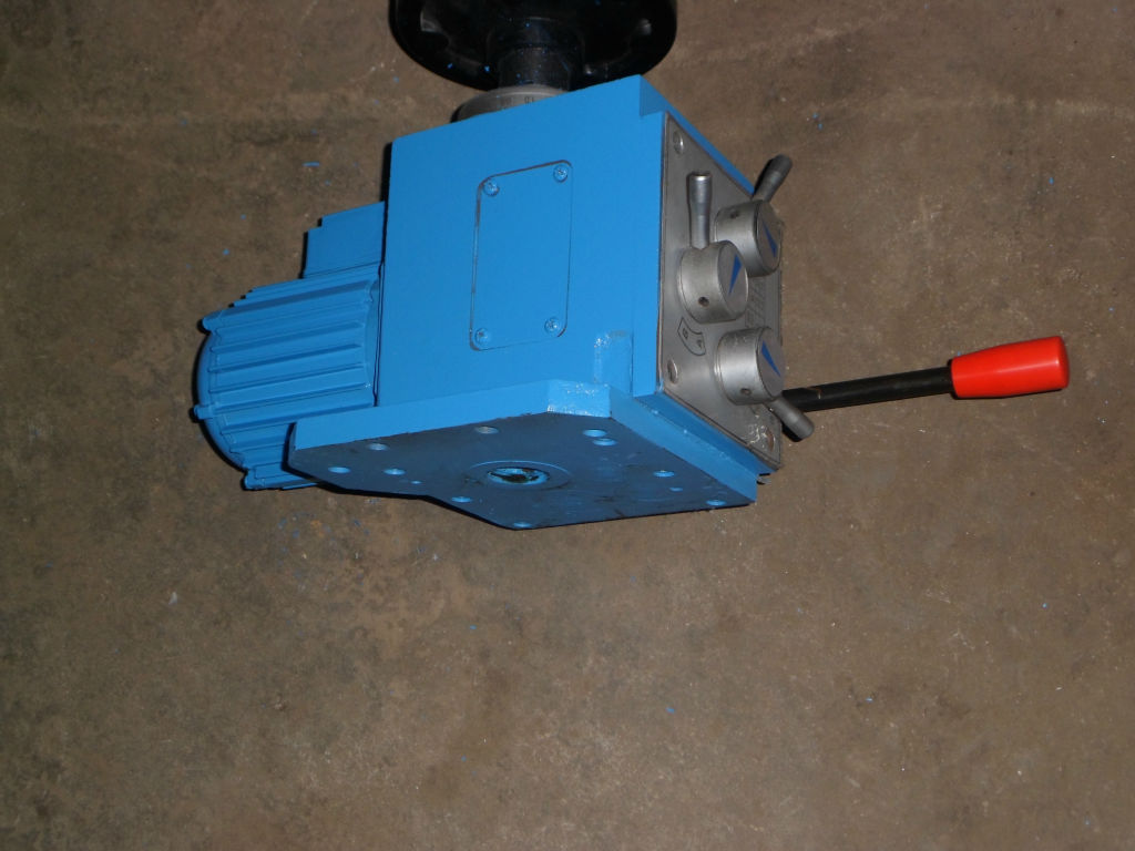 顶车不坏的走刀箱