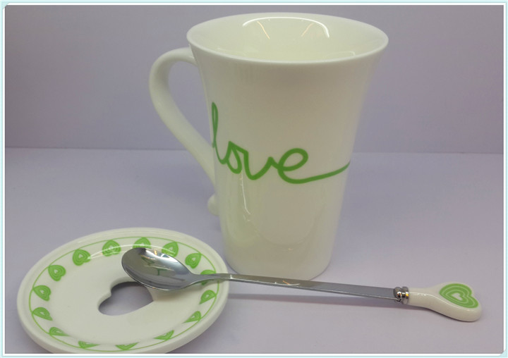 大容量浪漫情人陶瓷杯 创意爱心love创意杯 带盖带勺马克杯批发