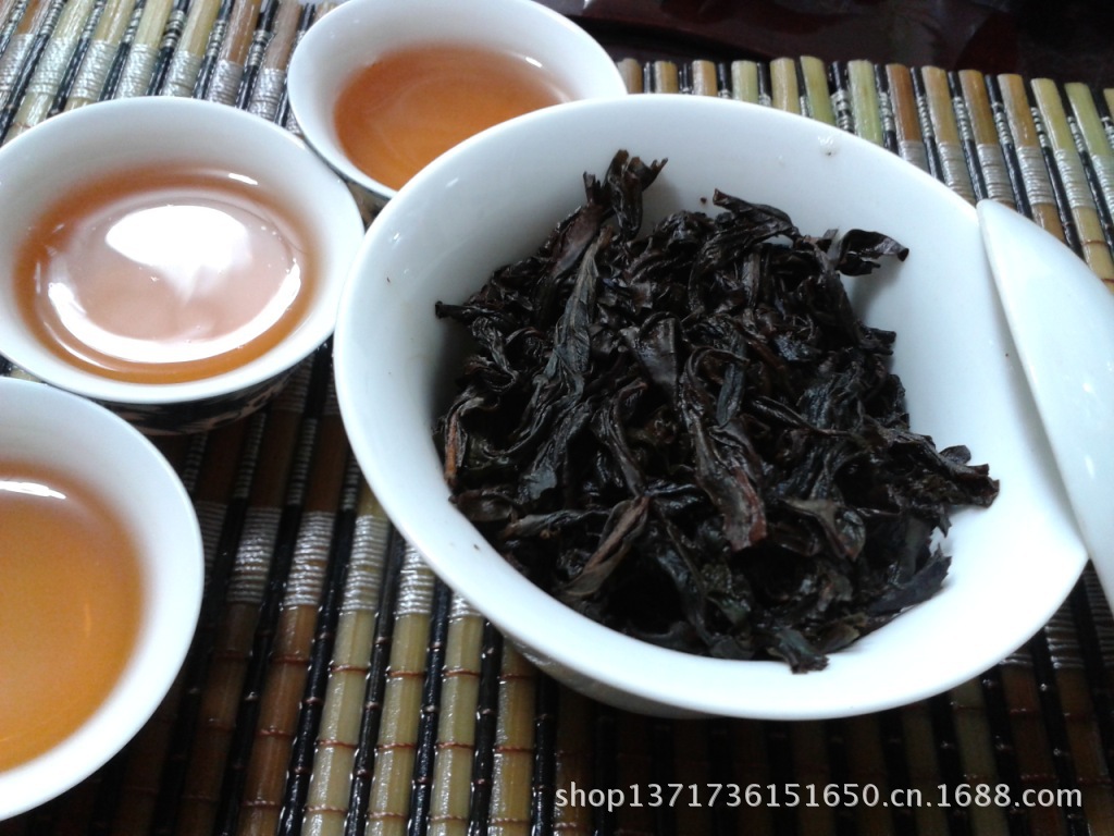 满庭芳茗茶:武夷山大红袍汤色橙.