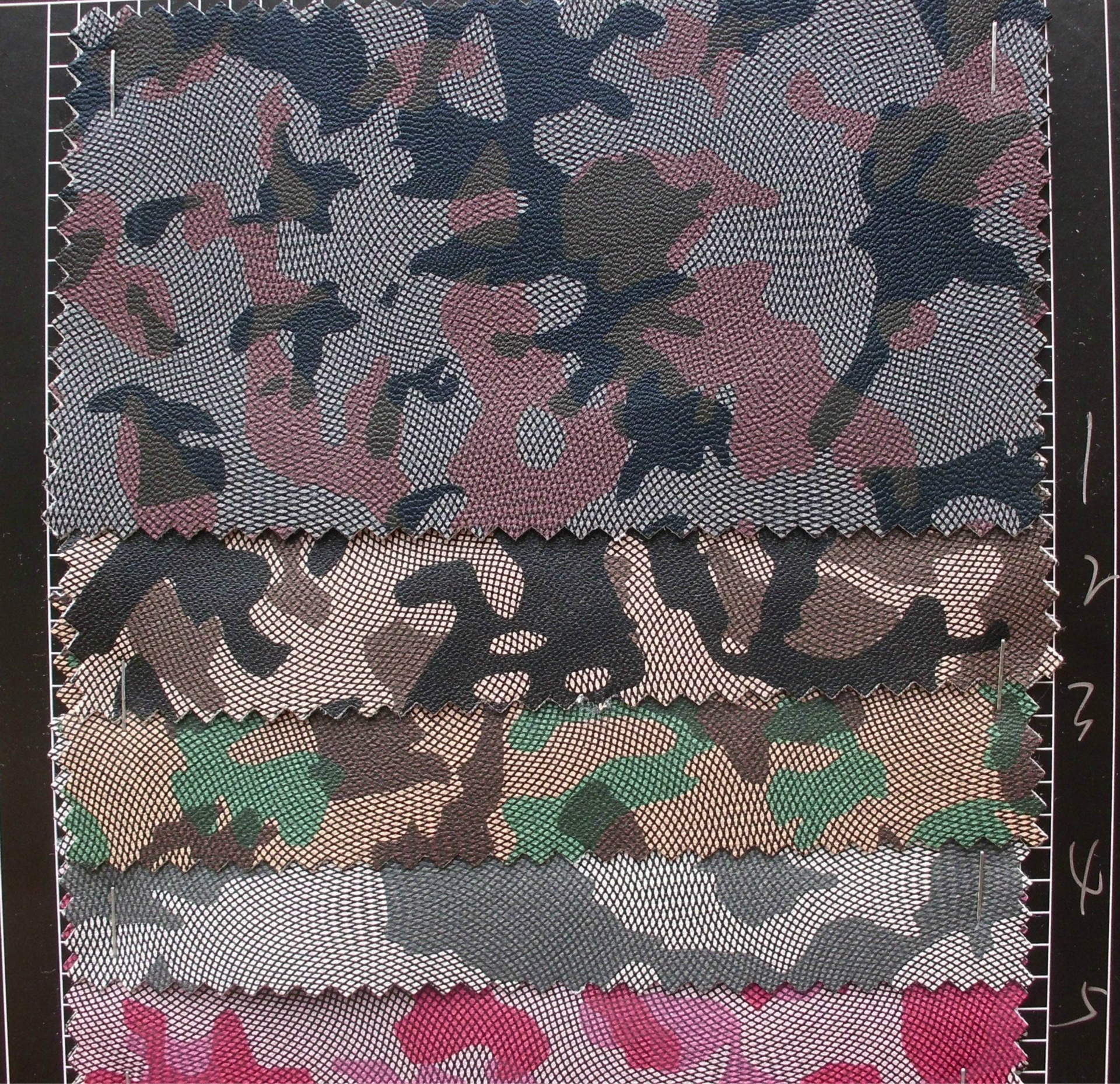 供应哑光迷彩皮料网格纹 迷彩风格皮革pu 格子迷彩图案印花