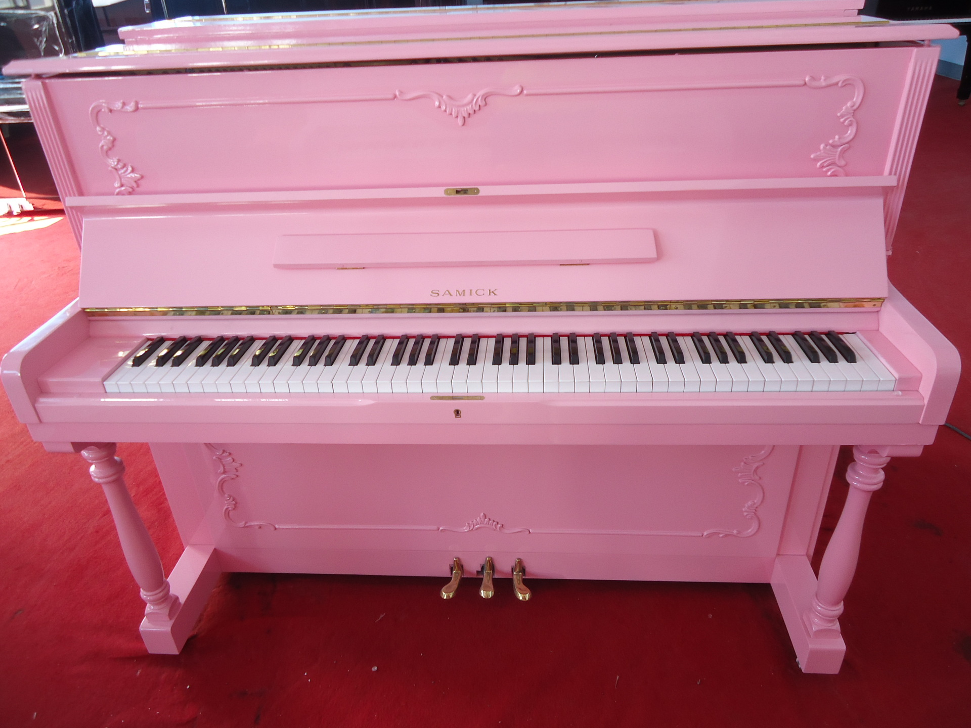 厂家直销粉色钢琴,价格实惠