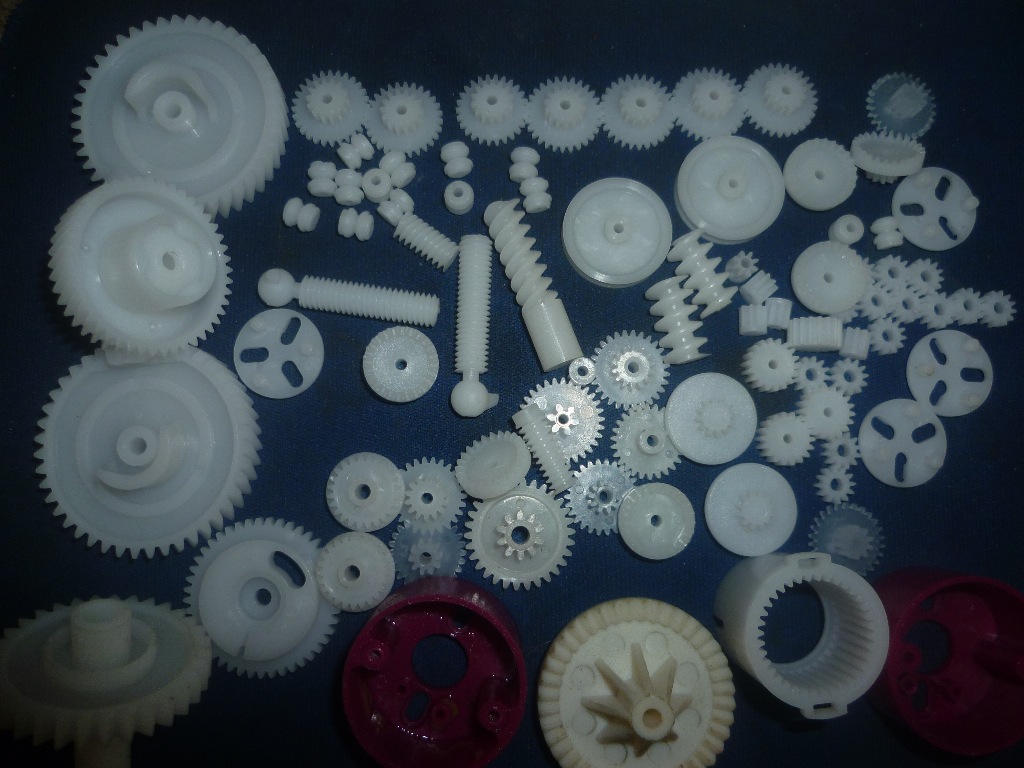 供应定制各种塑胶冠齿轮,消音冠齿轮