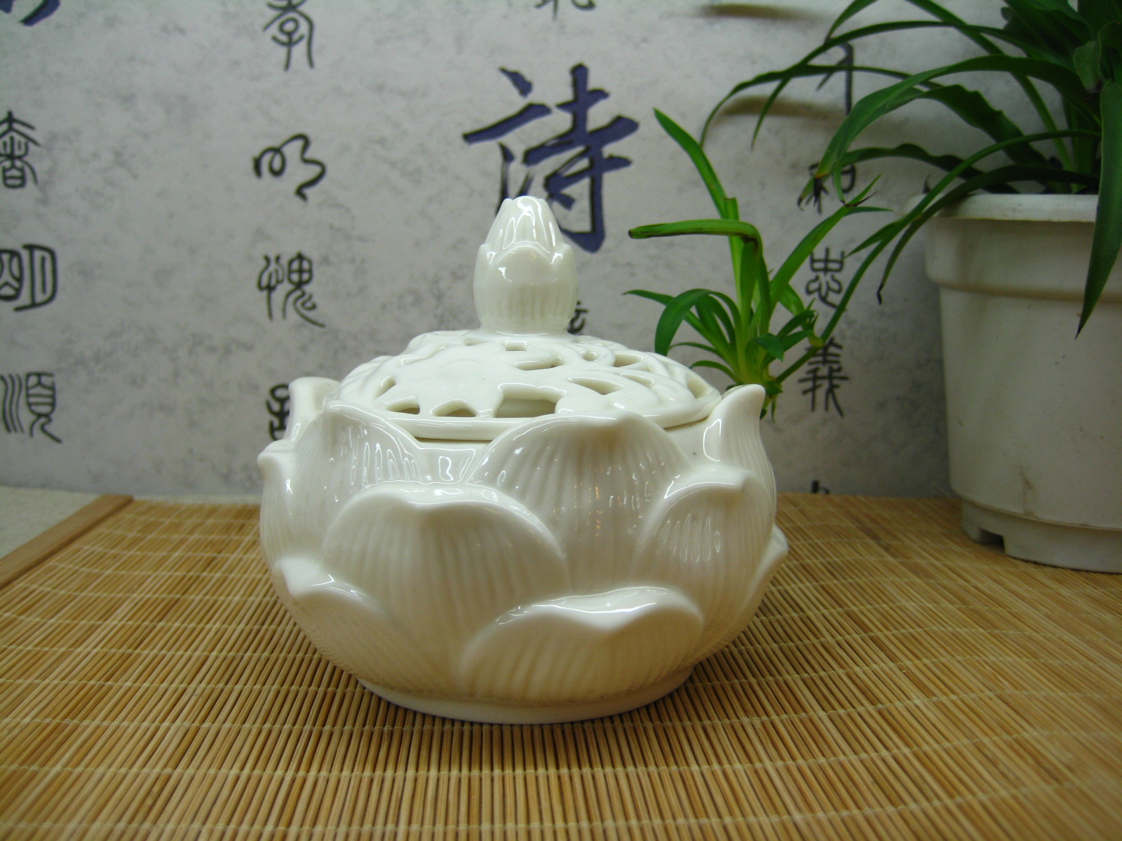 莲花陶瓷香炉 白瓷香炉 陶瓷工艺品 摆件 饰品图片_3