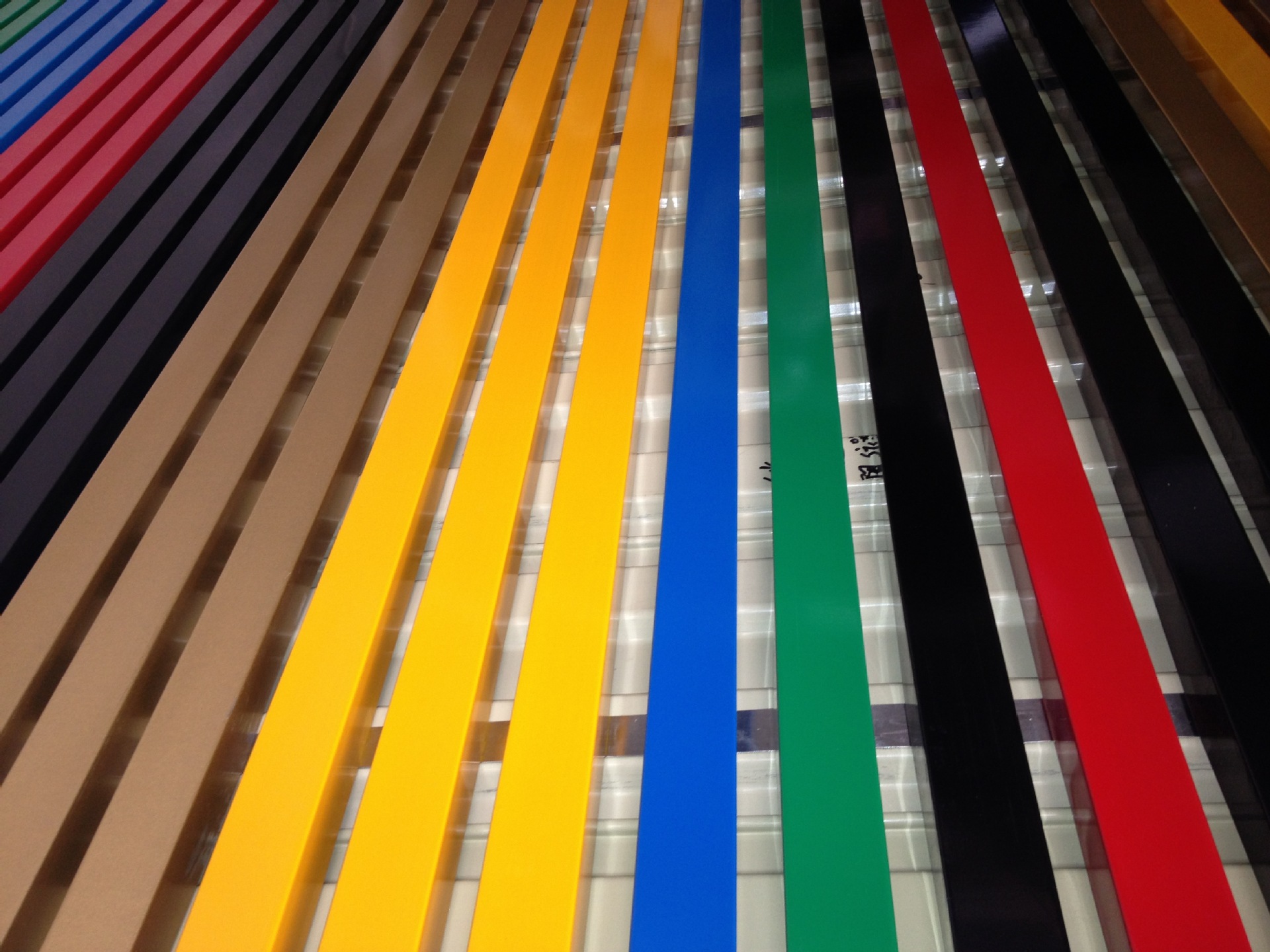 [厂家直销]云南昆明专供40直角彩钢扣板