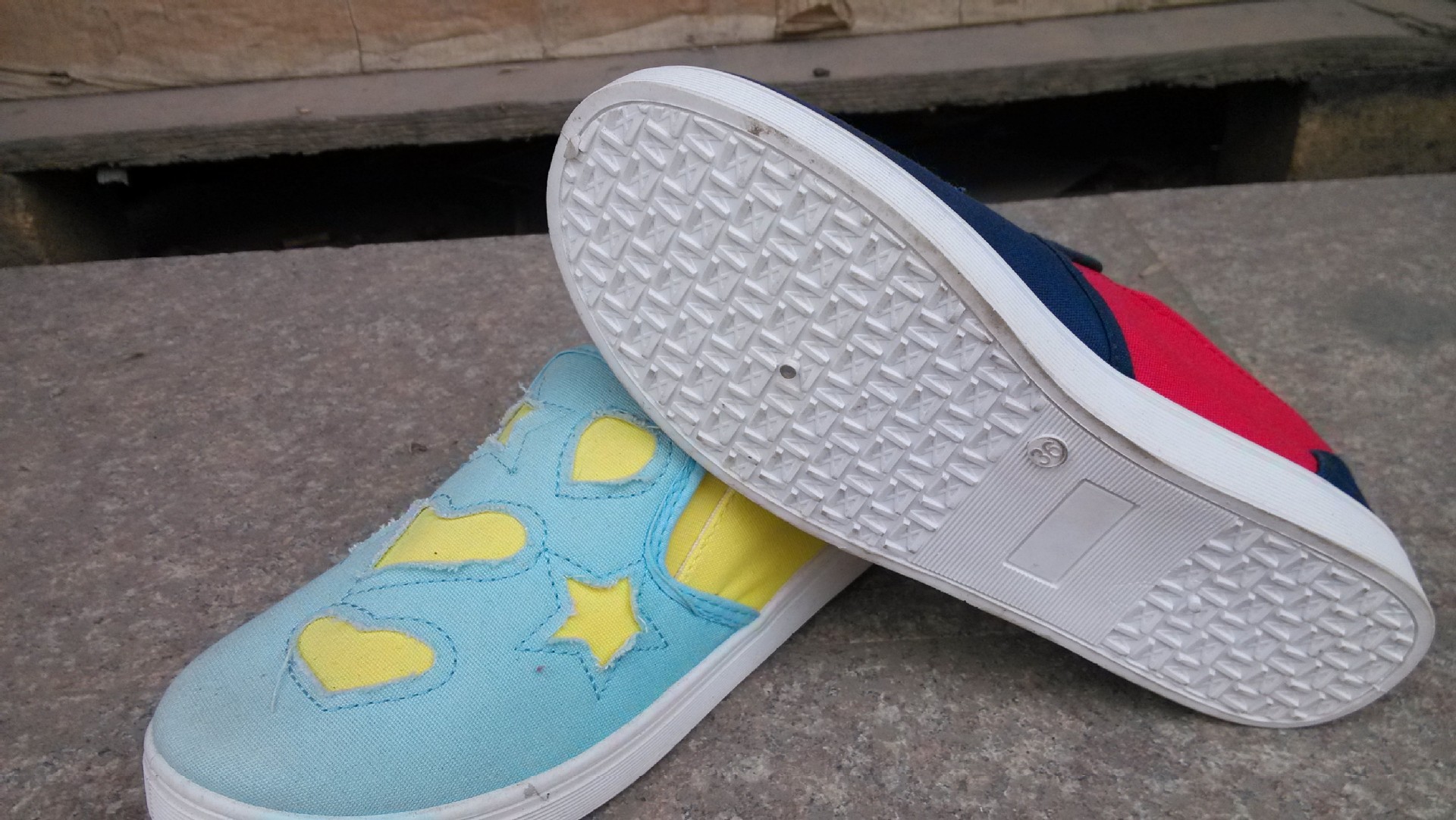 厂家直销2013款一脚登红心五角星装饰时尚休闲女士注塑库存鞋