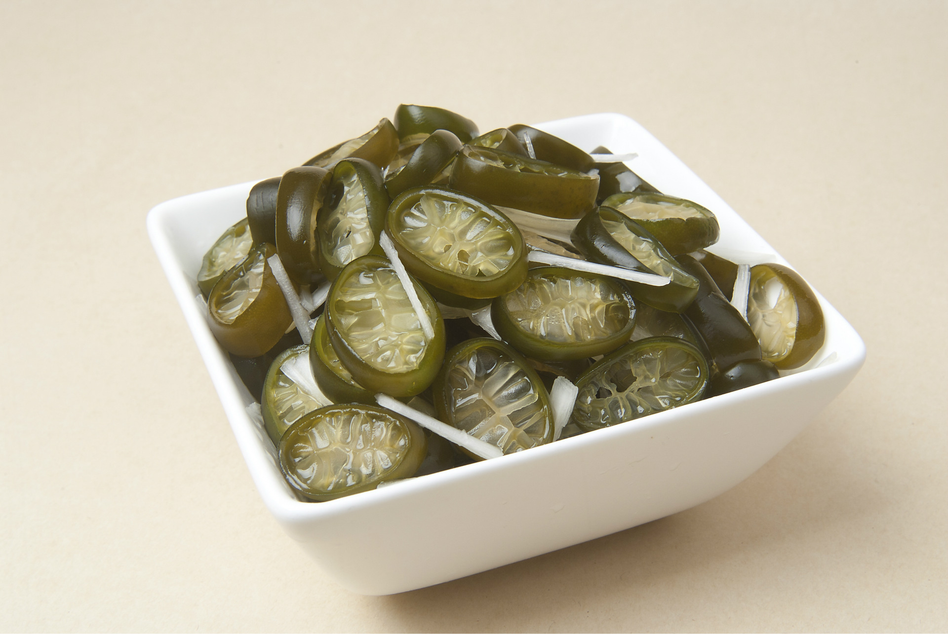 (焯水时间长短可调节产品的软硬度)         ④沥干:将冰藻参控水沥干