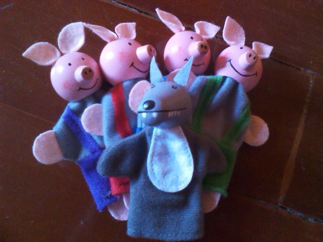 热卖)时尚新颖的三只小猪手指偶,手偶娃娃