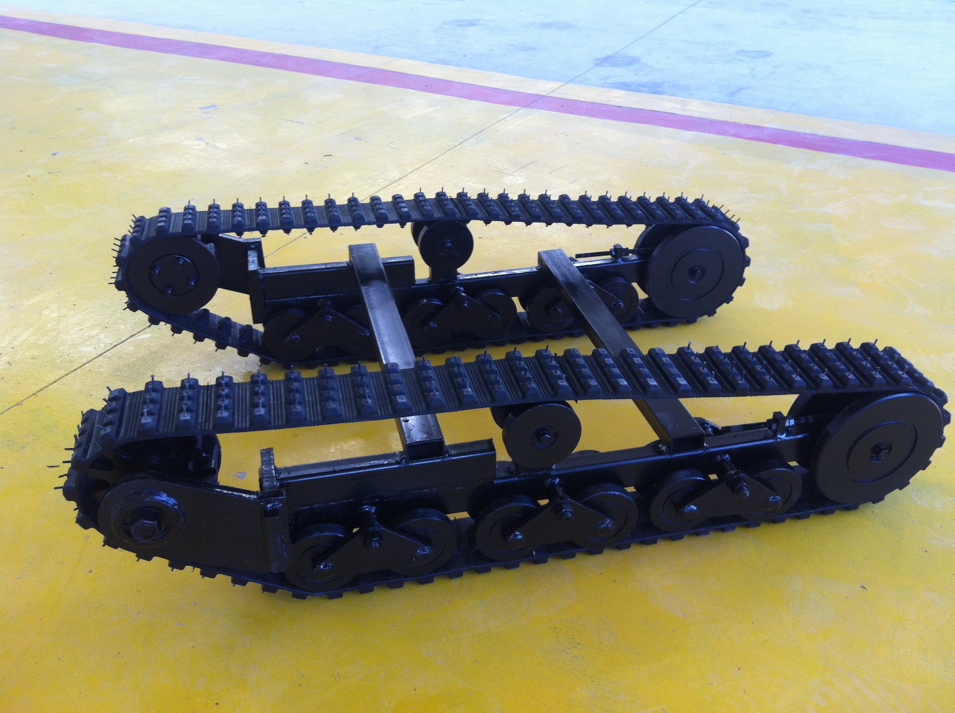 小型橡胶履带底盘,方便快捷,运动灵活,小巧轻便