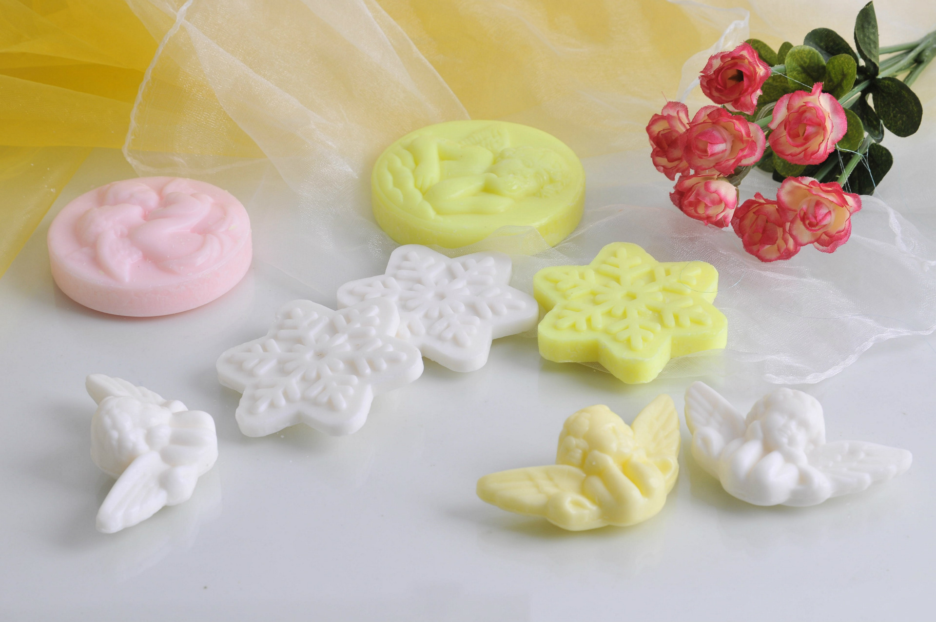 &nbsp;&nbsp;香皂的形状有贝壳型,心形,方形,圆形,椭圆形,蝴蝶形等