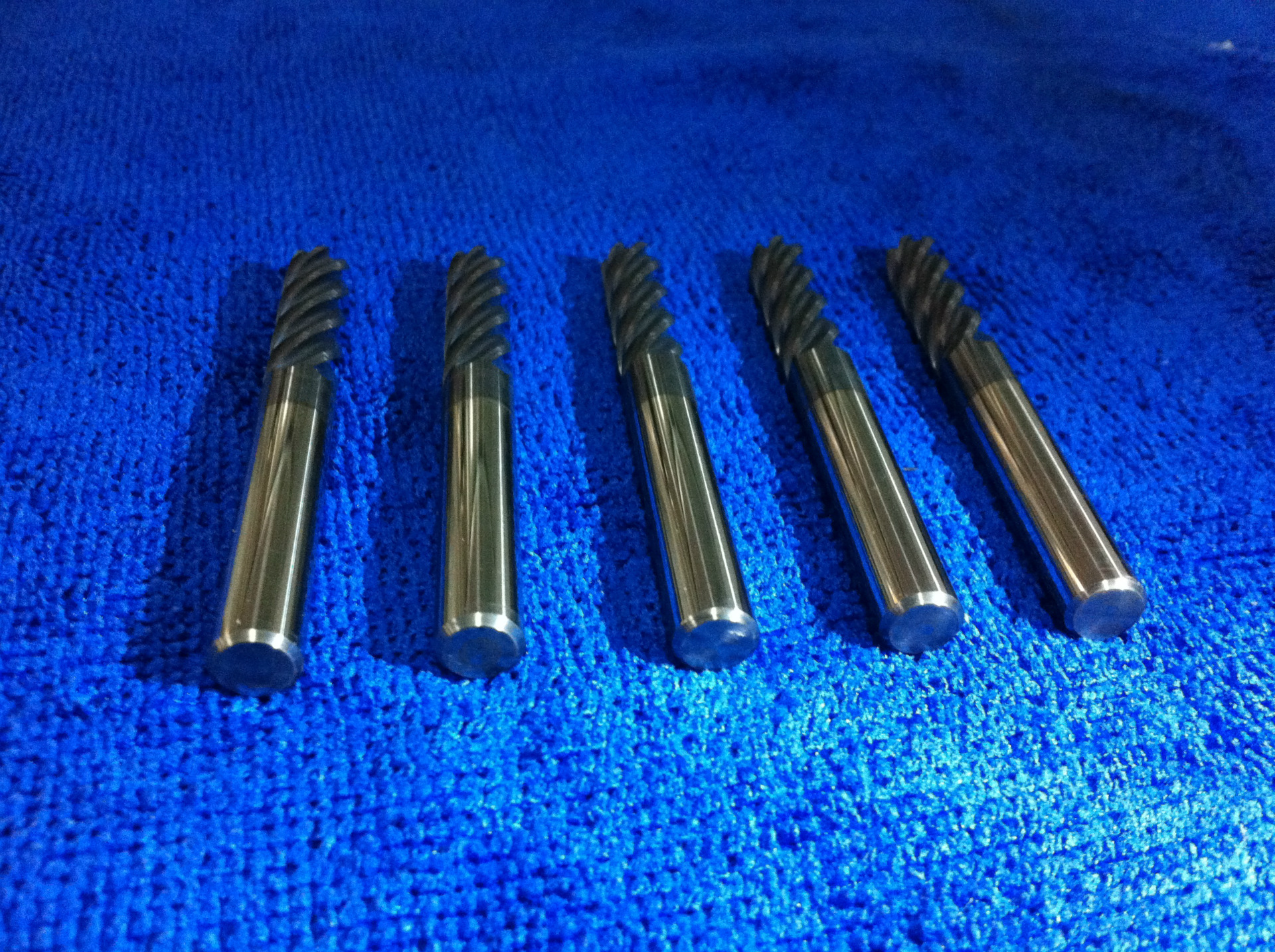 梦特刀具 常州定制加工整体硬质合金四齿螺旋刃立铣刀