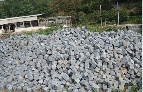 石材供应商矿山直销 福建小方块方块石 经长期天然形成有灵性