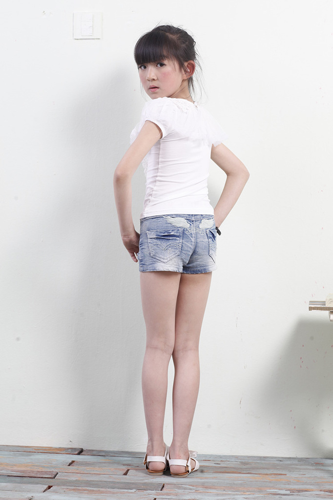 超短裤小女生 恶心图片