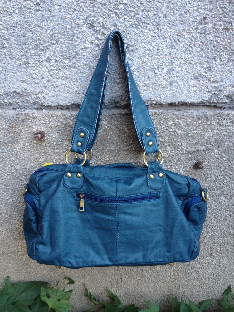 > 当前位置:首页-产品详情-130627水洗皮品牌女包手提单肩斜跨三用