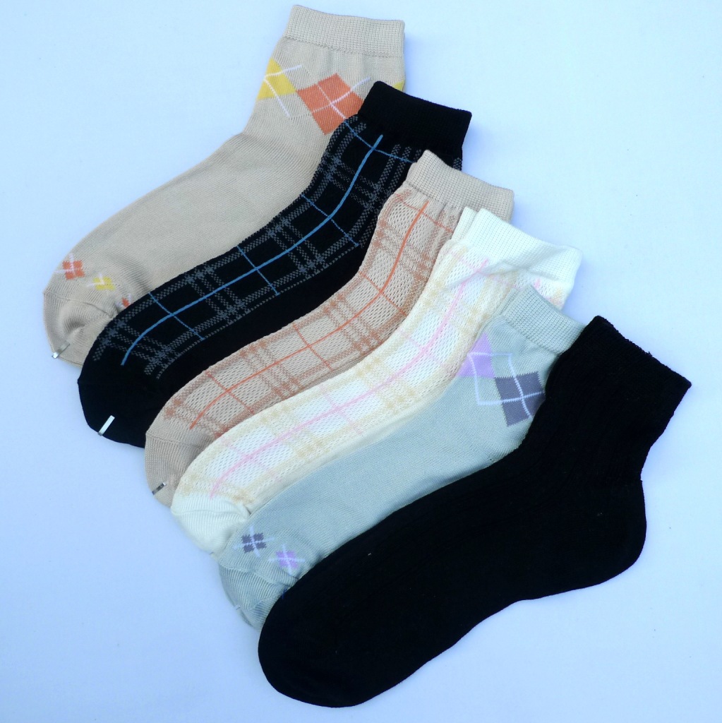 地摊热销便宜袜子批发 外贸尾单蚕丝女袜批发 超低价批发超好卖