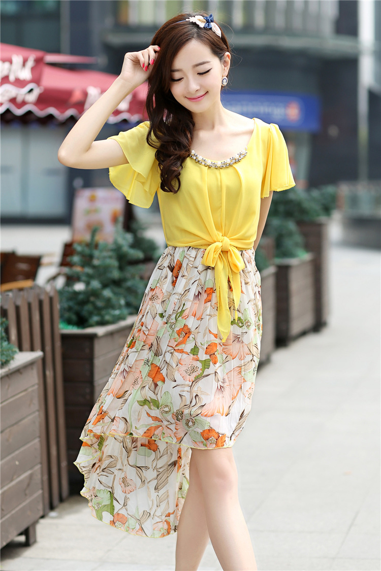 模特实拍2013夏季新款韩版时尚印花不规则下摆短袖雪纺沙滩连衣裙图片