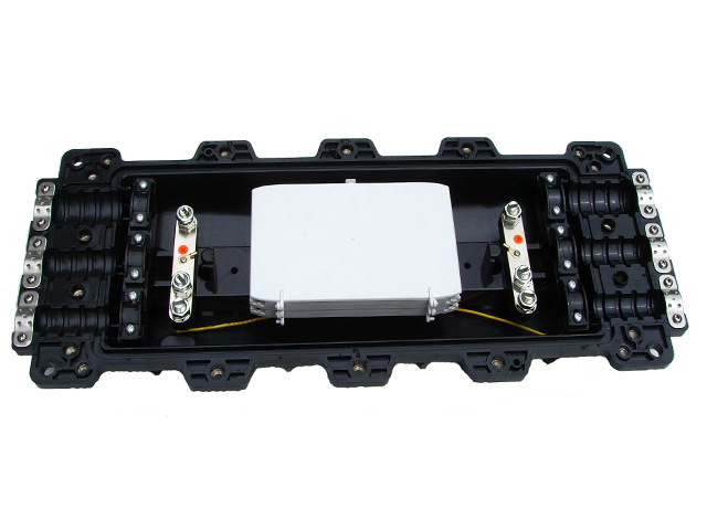 又叫光缆接续盒和炮筒,是光缆的端头接入的地方,然后通过光纤跳线接入