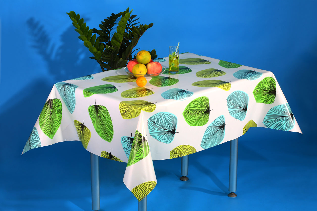 厂家直销 pvc加无纺布台布 各种印花色防水防油台布 欢迎大量采购