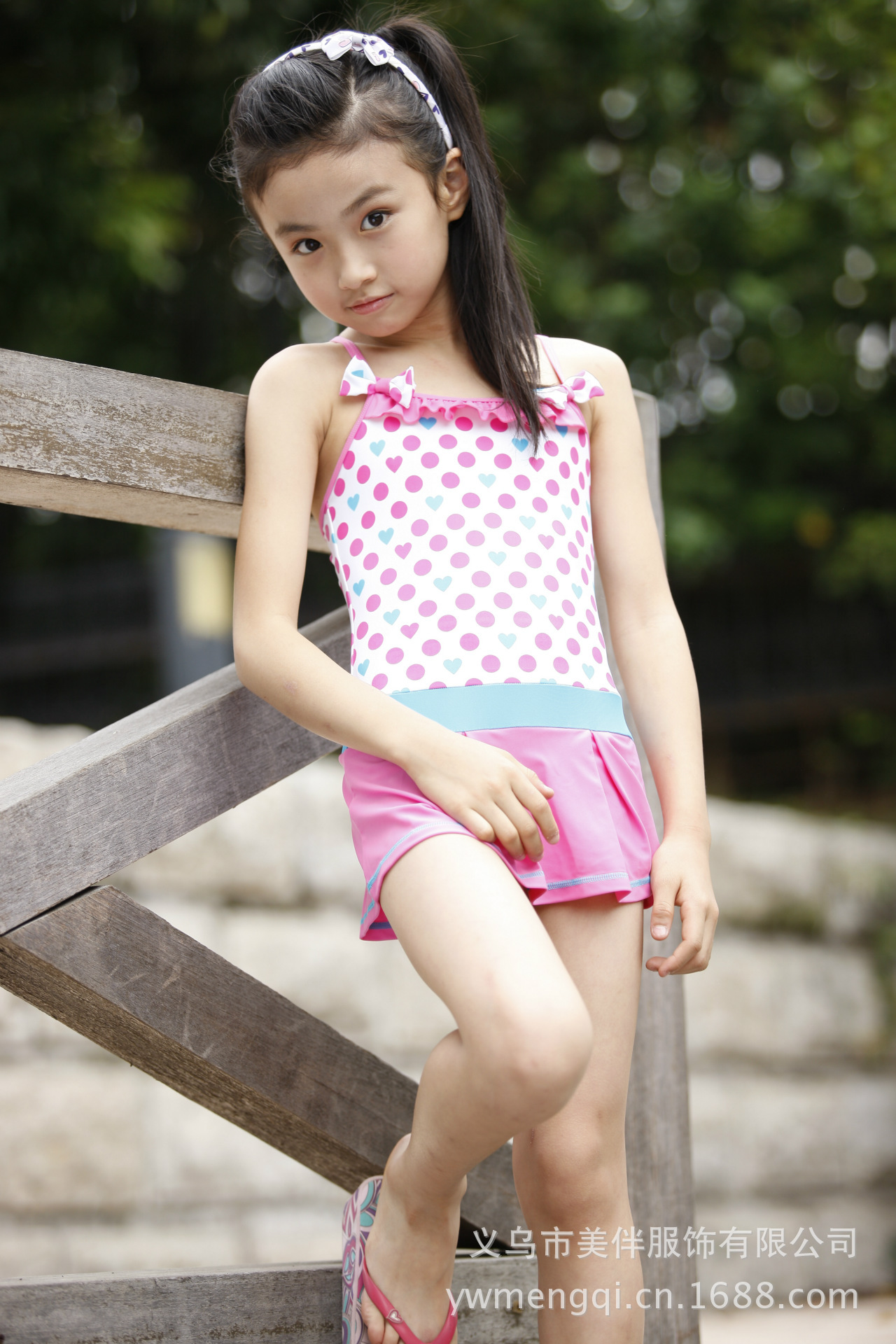 韩版新款时尚女童彩点连体泳衣现工厂支持现货批发