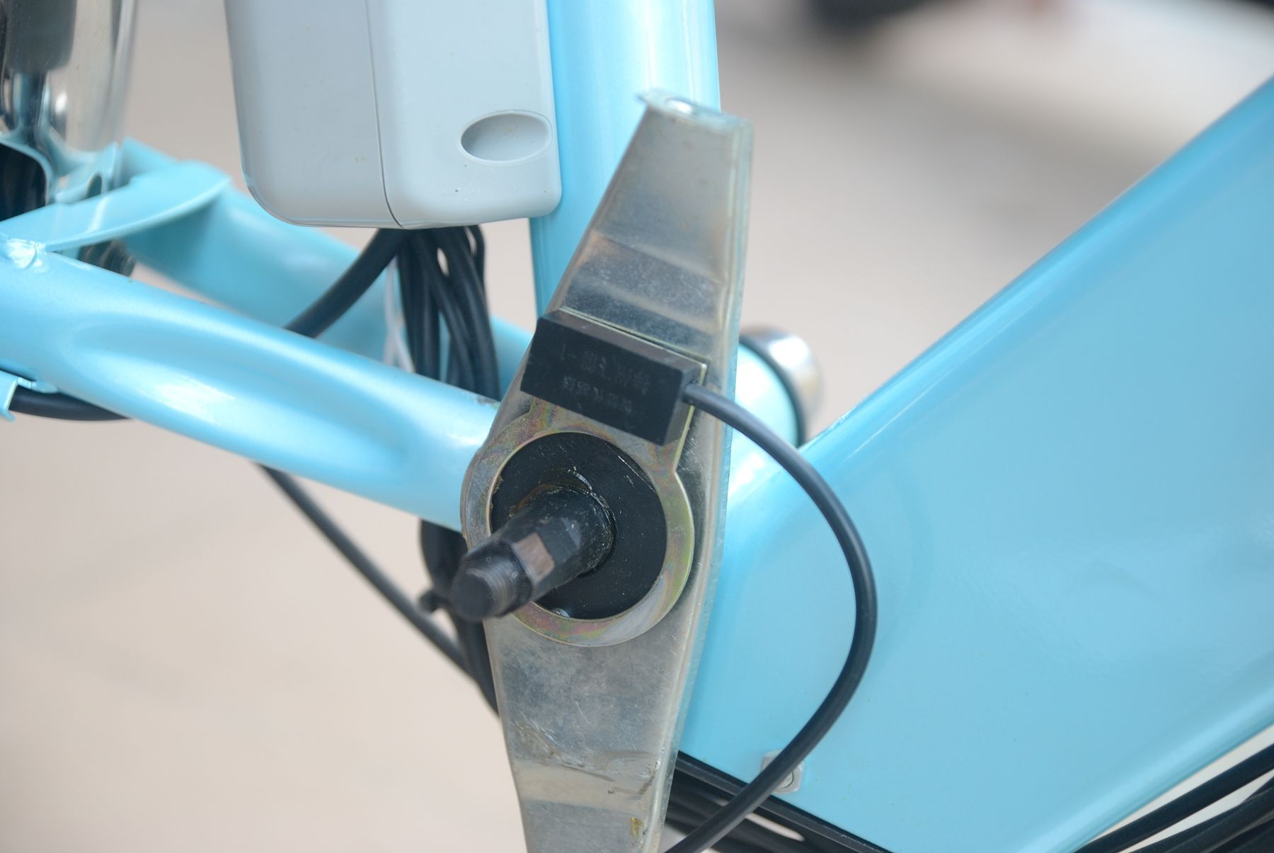 批发爬山王锂电动自行车智能助力器智能传感器 电动自行车led尾灯